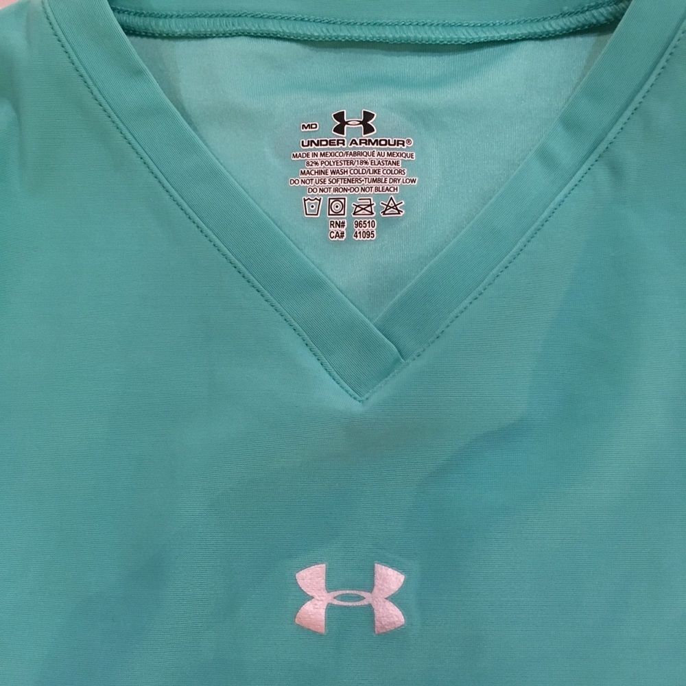 NWT Under Armour Woman Heatgear Compression Top - Picture 2 of 4